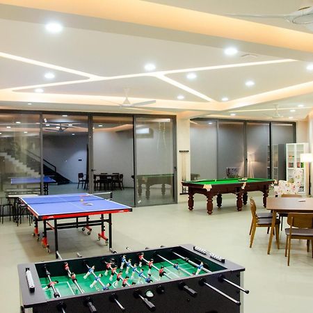 Pearl Lakeview Mansion By Stayvista - Lakeside Villa With Infinity Pool, Jacuzzi, In-House Theatre & Games Room Igatpuri Dış mekan fotoğraf