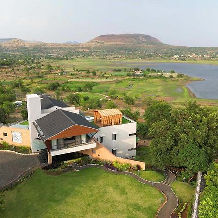 Pearl Lakeview Mansion By Stayvista - Lakeside Villa With Infinity Pool, Jacuzzi, In-House Theatre & Games Room Igatpuri Dış mekan fotoğraf