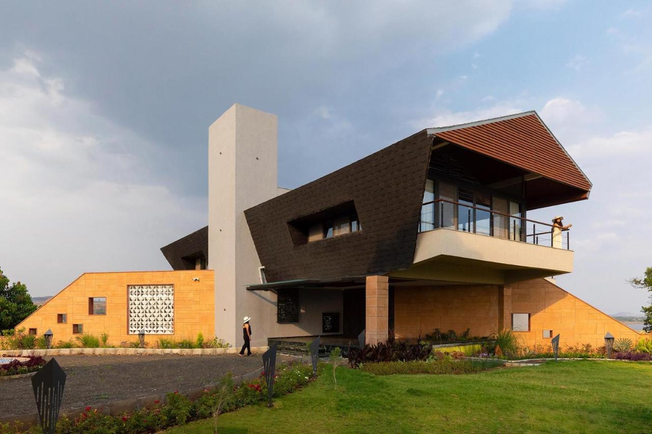 Pearl Lakeview Mansion By Stayvista - Lakeside Villa With Infinity Pool, Jacuzzi, In-House Theatre & Games Room Igatpuri Dış mekan fotoğraf