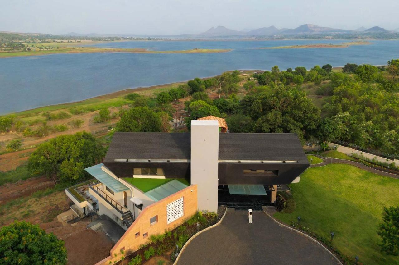 Pearl Lakeview Mansion By Stayvista - Lakeside Villa With Infinity Pool, Jacuzzi, In-House Theatre & Games Room Igatpuri Dış mekan fotoğraf