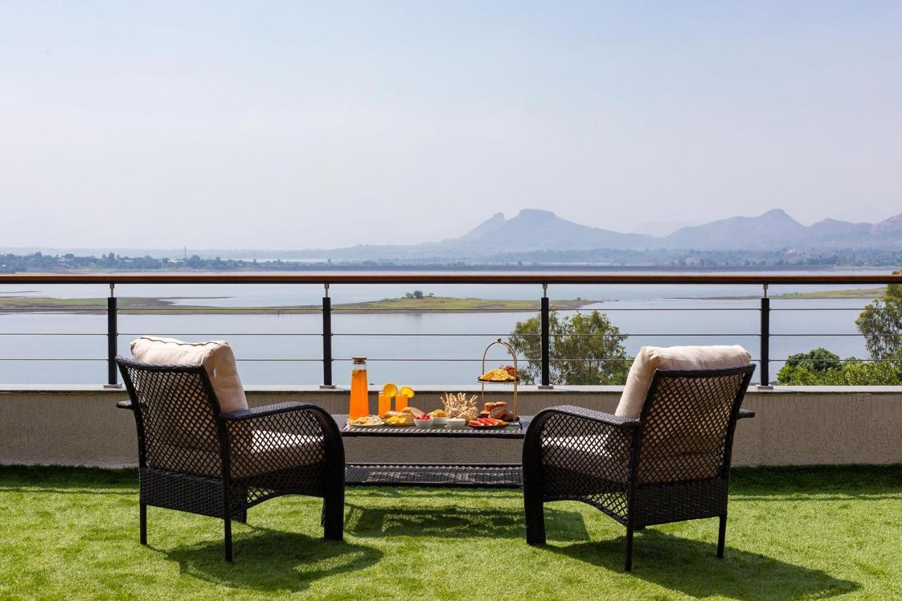 Pearl Lakeview Mansion By Stayvista - Lakeside Villa With Infinity Pool, Jacuzzi, In-House Theatre & Games Room Igatpuri Dış mekan fotoğraf