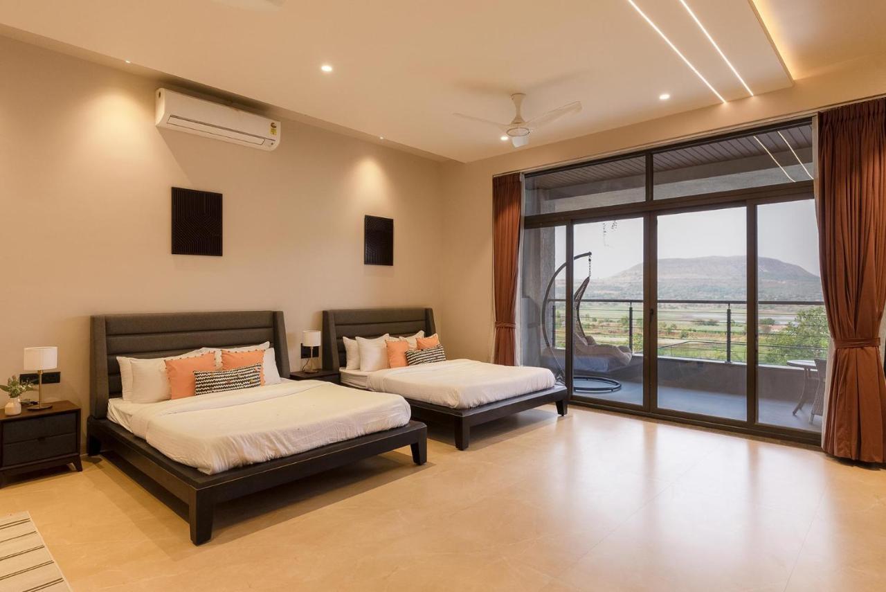 Pearl Lakeview Mansion By Stayvista - Lakeside Villa With Infinity Pool, Jacuzzi, In-House Theatre & Games Room Igatpuri Dış mekan fotoğraf