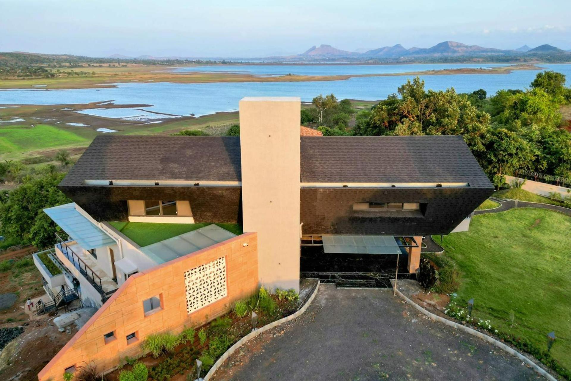 Pearl Lakeview Mansion By Stayvista - Lakeside Villa With Infinity Pool, Jacuzzi, In-House Theatre & Games Room Igatpuri Dış mekan fotoğraf