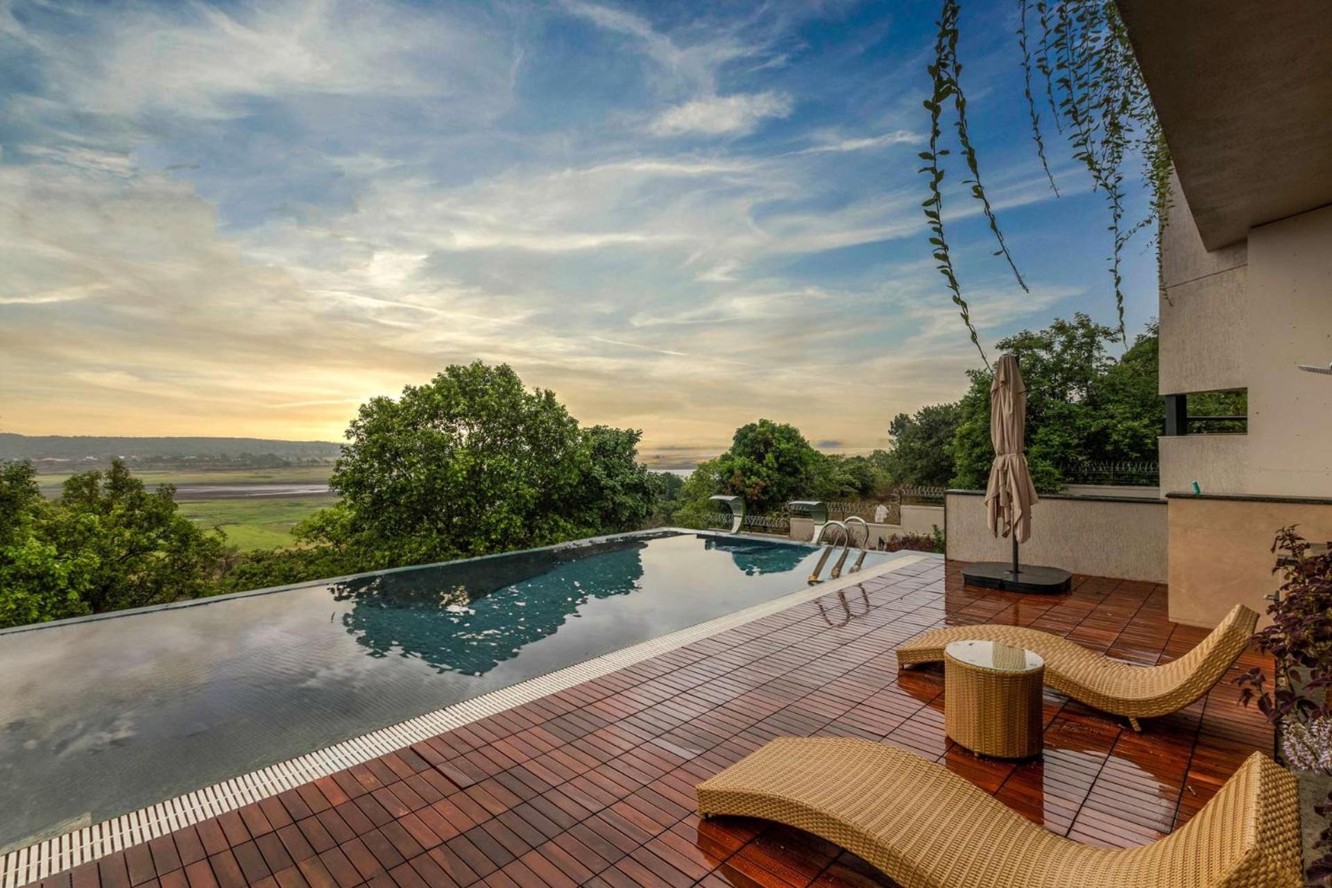 Pearl Lakeview Mansion By Stayvista - Lakeside Villa With Infinity Pool, Jacuzzi, In-House Theatre & Games Room Igatpuri Dış mekan fotoğraf