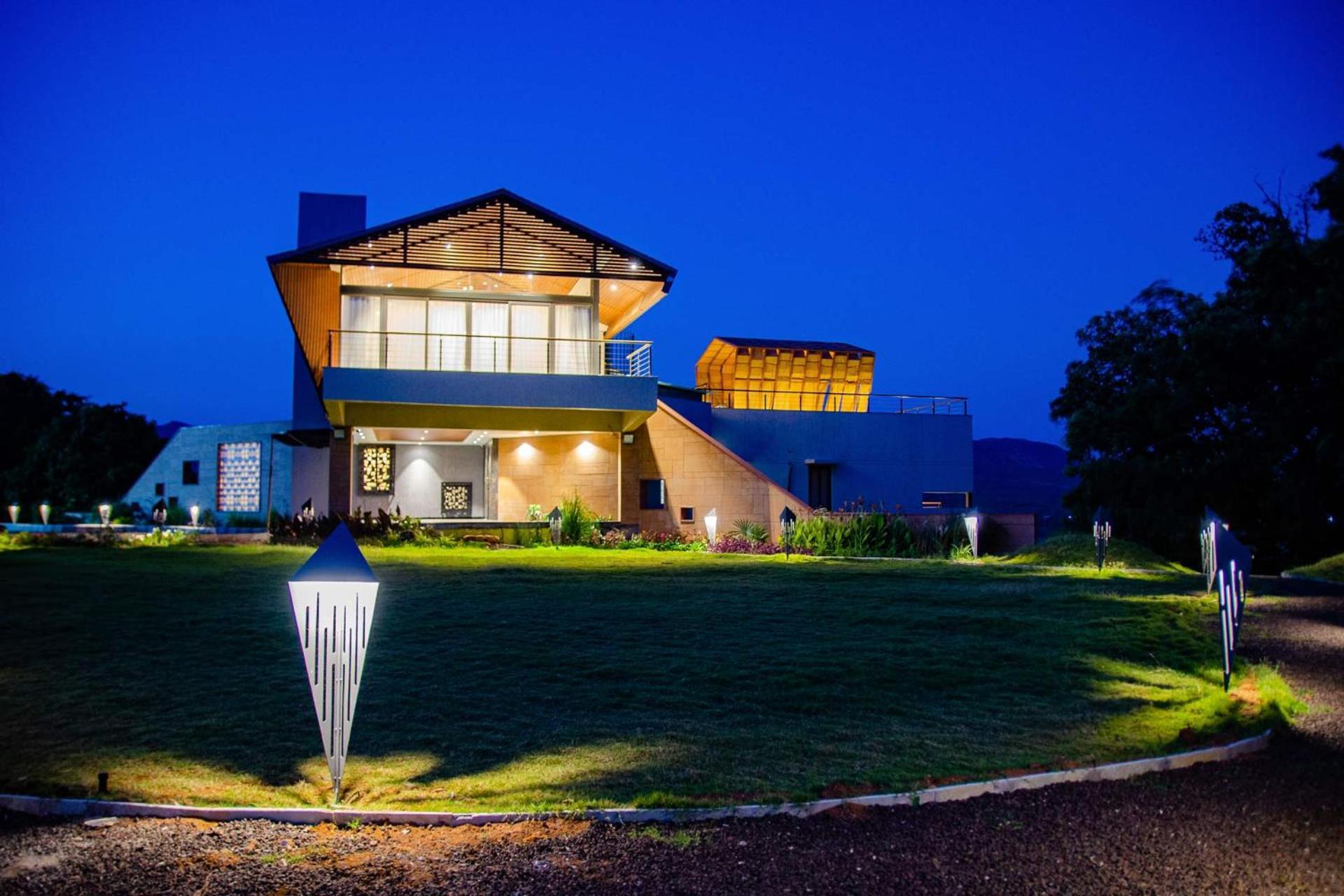 Pearl Lakeview Mansion By Stayvista - Lakeside Villa With Infinity Pool, Jacuzzi, In-House Theatre & Games Room Igatpuri Dış mekan fotoğraf