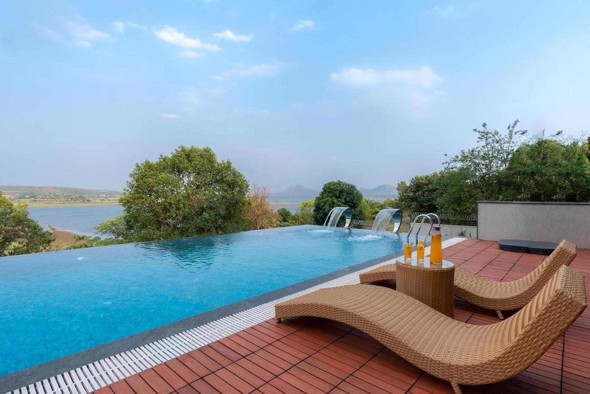 Pearl Lakeview Mansion By Stayvista - Lakeside Villa With Infinity Pool, Jacuzzi, In-House Theatre & Games Room Igatpuri Dış mekan fotoğraf