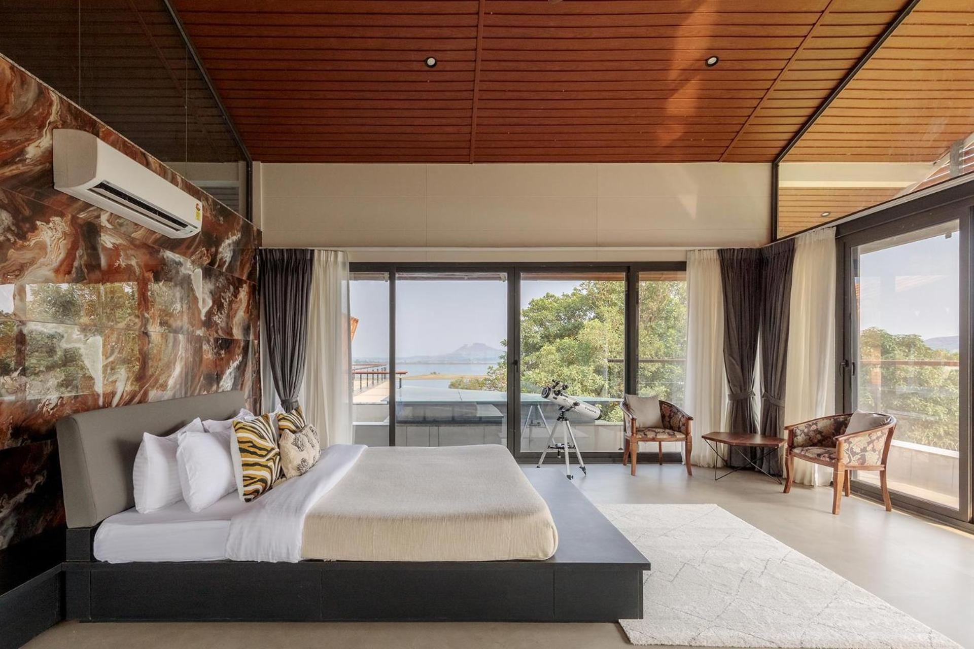 Pearl Lakeview Mansion By Stayvista - Lakeside Villa With Infinity Pool, Jacuzzi, In-House Theatre & Games Room Igatpuri Dış mekan fotoğraf